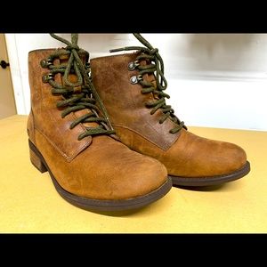 UGG W Denhali with Sherpa Lining 7.5